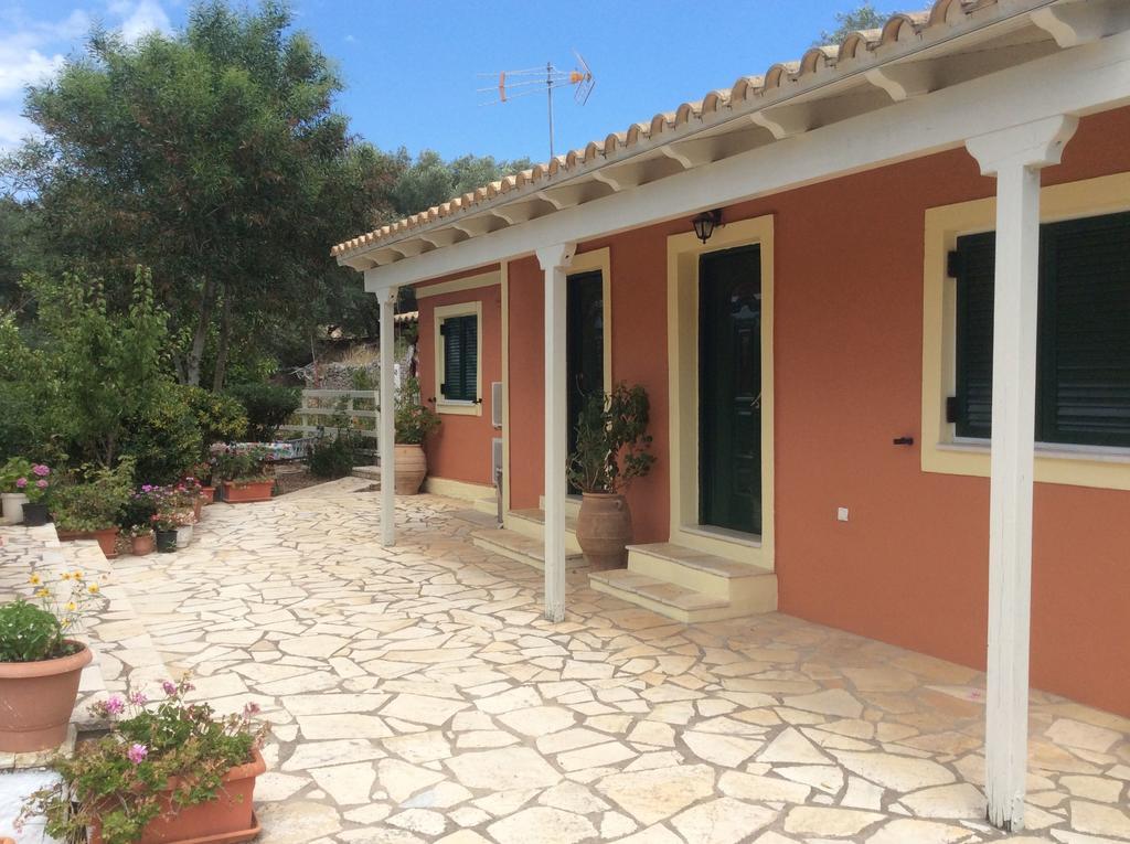 Paxos Bonzai Studios Gaios Kamer foto