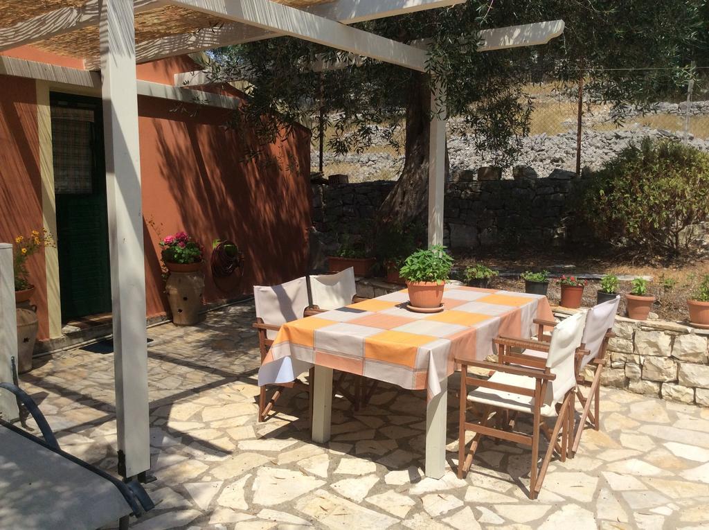 Paxos Bonzai Studios Gaios Kamer foto